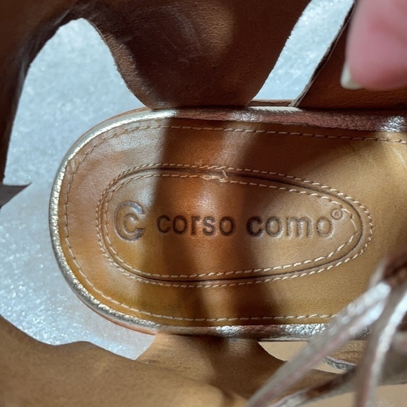 Corso Como Tiki Gladiator Gold Metallic Leather edgy Sandals size 8 - Picture 10 of 10